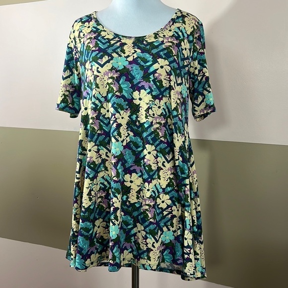 Lularoe Classic T - Picture 1 of 6